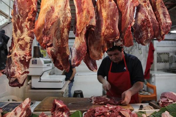 El precio de la libra de carne de res registró ayer un nuevo incremento de Q1 para los consumidores. (Foto Prensa Libre: Esbin García)