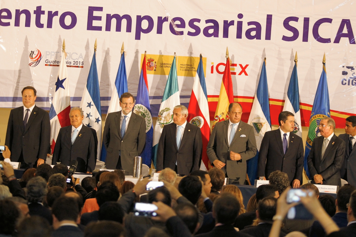 Presidentes de Centro America y el Caribe, junto al presidente Mariano Rajoy. (Foto Prensa Libre:Rodrigo Méndez)