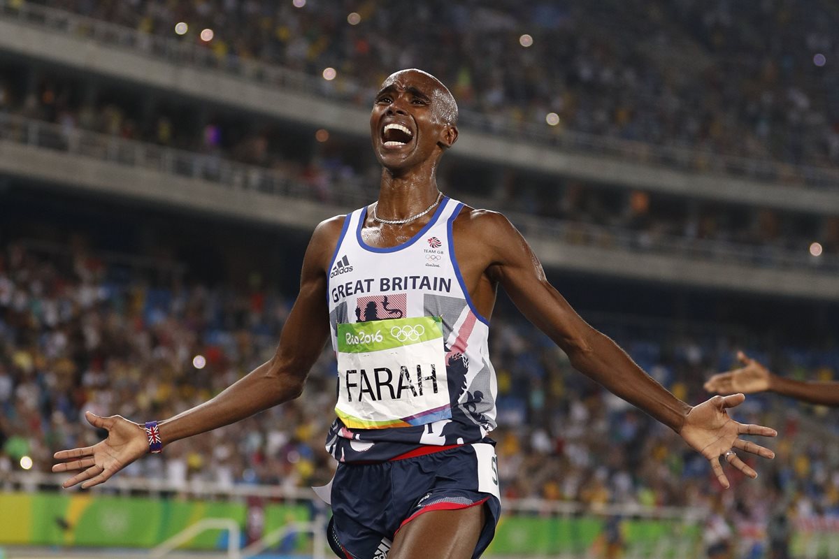 El británico Mo Farah celebra su triunfo en la final de los 5,000 metros masculinos en Río 2016 (Foto Prensa Libre: AFP)