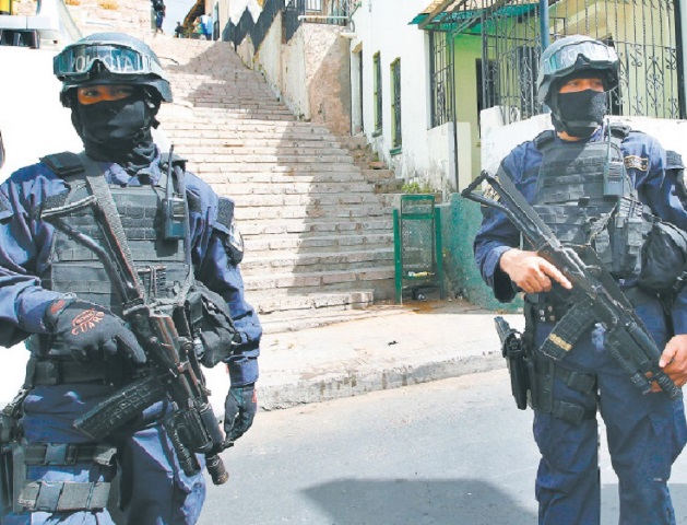 Policía de Honduras rescató a ciudadano guatemalteco. (Foto Prensa Libre: ACAN-EFE)