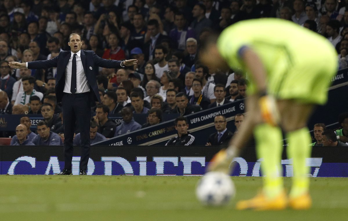 Massimiliano Allegri, técnico de la Juventus dirige la final de Champions contra el Real Madrid.
