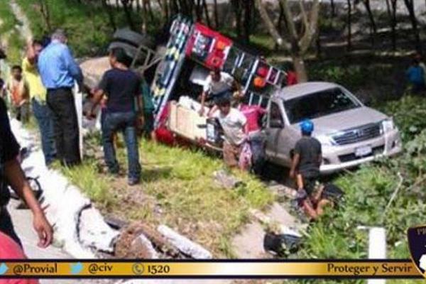 Lugar donde ocurrió el accidente en el kilómetro 110 de la ruta al Pacífico, Patulul, Suchitepéquez. (Foto Prensa Libre: Provial) <br _mce_bogus="1"/>