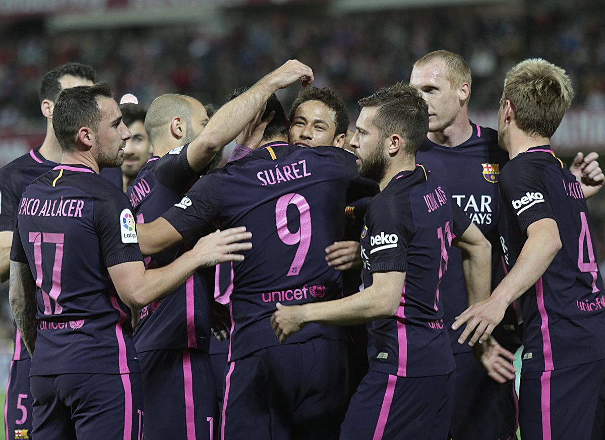 Luis Suárez abrió el marcador para el cuadro azulgrana. (Foto Prensa Libre: EFE)