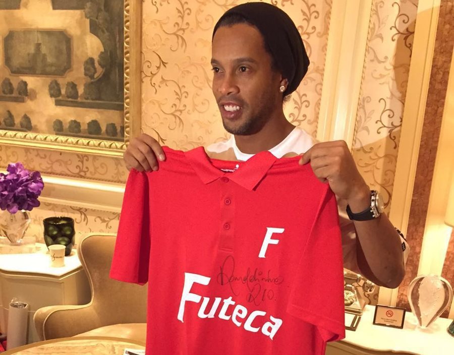 Ronaldinho estará en Guatemala mostrando su magia. (Foto Prensa Libre: cortesía Futeca)