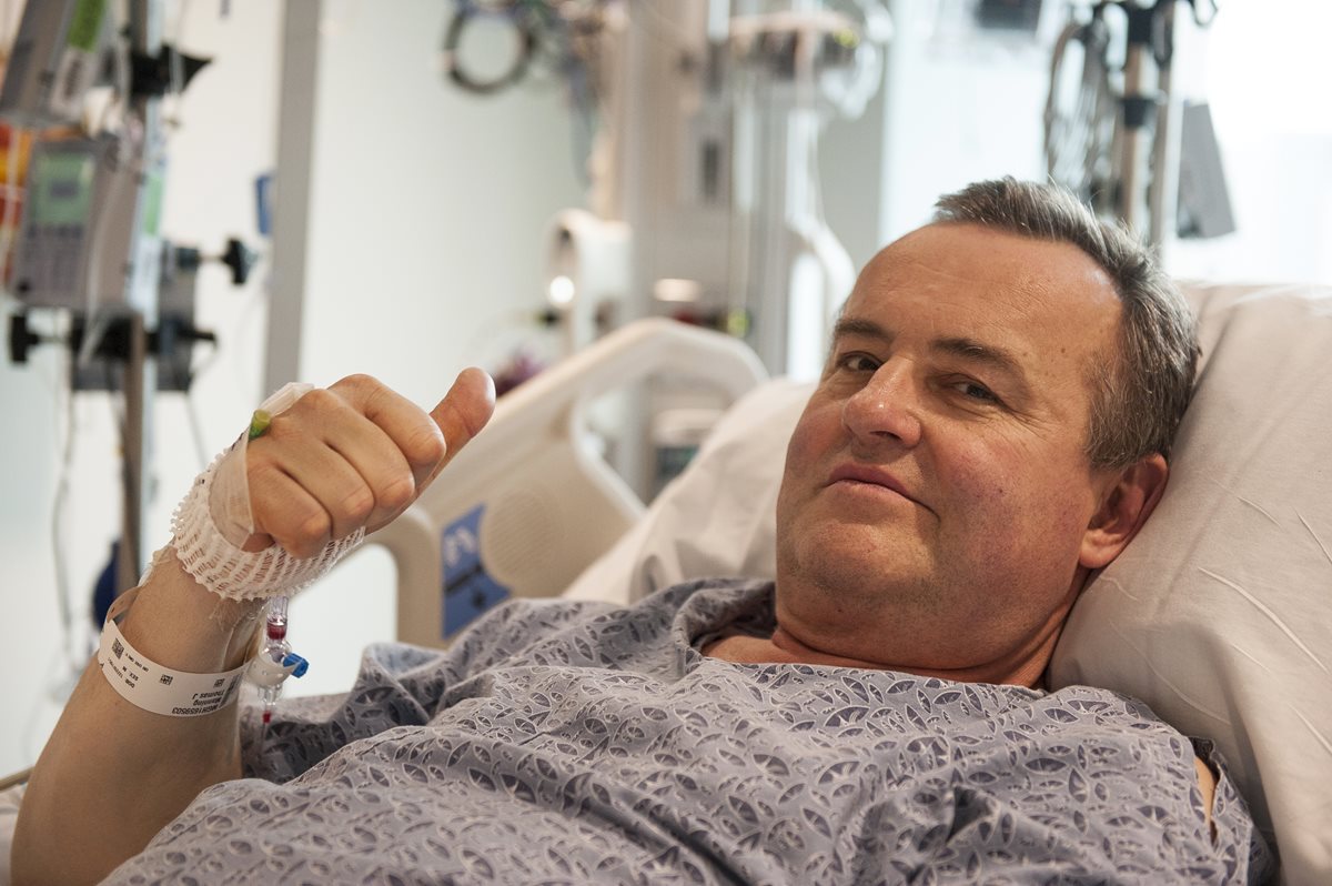 Thomas Manning, de 64 años, después de ser sometido con éxito al primer trasplante de pene en Estados Unidos, y que perdió este órganoa como consecuencia de un cáncer. (Foto Prensa Libre, EFE)