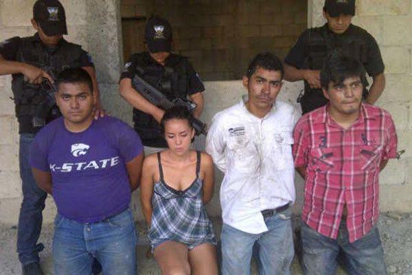 Luis Menéndez, Sucely Girón, Menfil García y Hugo Calderón son señalados de pertenecer a una banda de secuestradores. (Foto PNC)<br _mce_bogus="1"/>