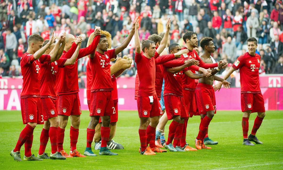 El Bayern Munich sonrie luego de vencer por goleada al Colonia y llegar a su triunfo mil. (Foto Prensa Libre: AP)