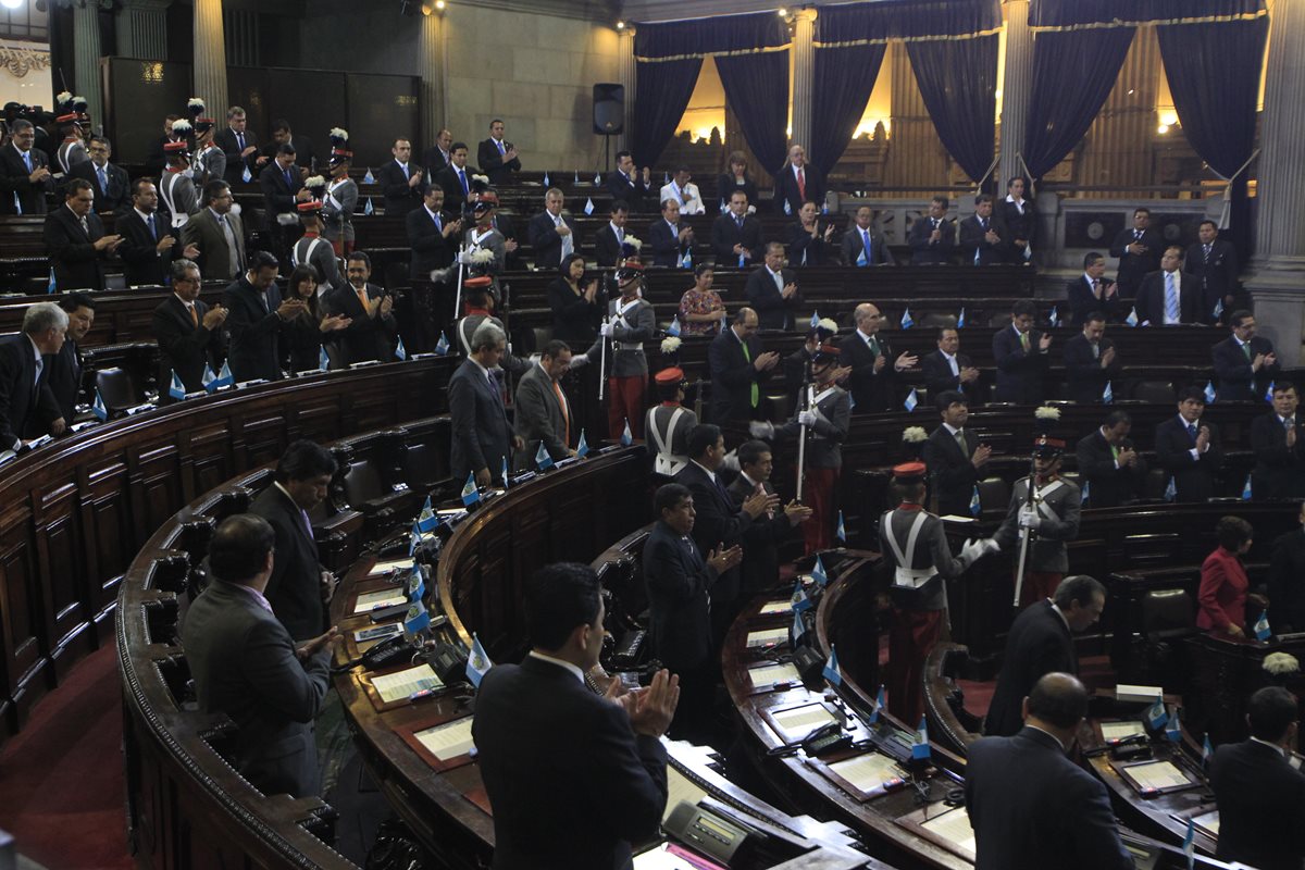 Este jueves se realizó la sesión solemne en conmemoración a los 194 años de independencia. (Foto Prensa Libre: Edwin Bercián)