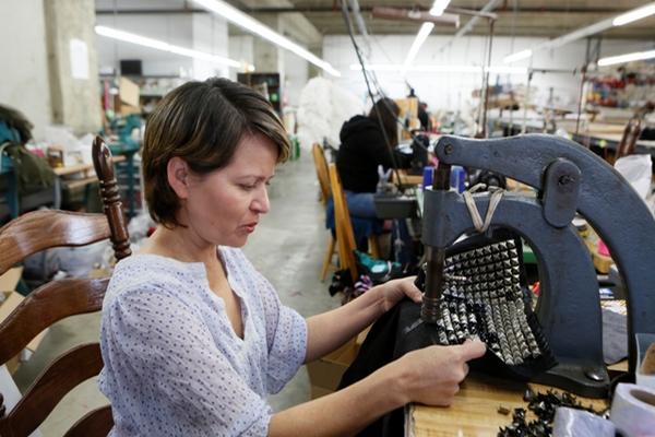 La guatemalteca Gladys Hirayda Shahian ha esperado más de 10 años para obtener la residencia. (Foto Prensa Libre: AP)