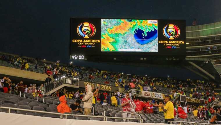 Chile se clasificó a la final el miércoles frente a Colombia, en un partido marcador por la lluvia. (Foto Prensa Libre: EFE)