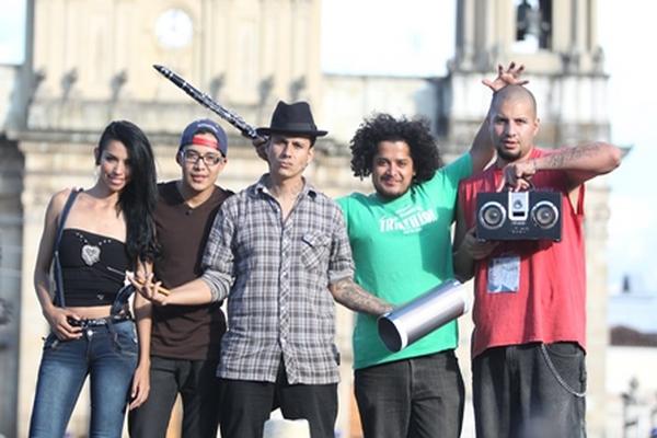 Cumbia navideña será el próximo videoclip de la banda, con el que desean   seguir ganando seguidores. (Foto Prensa Libre: Keneth Cruz)