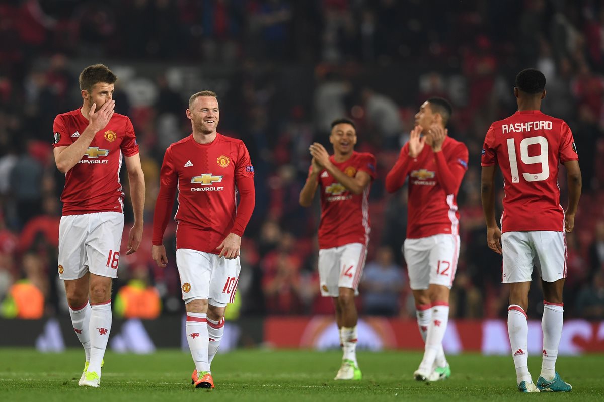 Los jugadores del Mánchester United celebran su pase a la final de la Europa League. (Foto Prensa Libre: AFP)