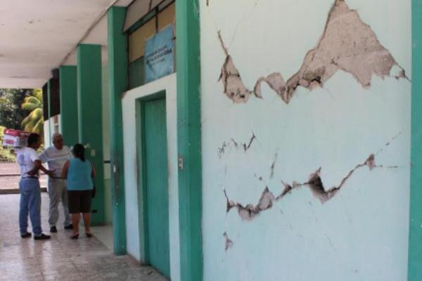 Varias escuelas presentan daños tras el sismo del miércoles. (Foto Prensa Libre: Danilo López)<br _mce_bogus="1"/>