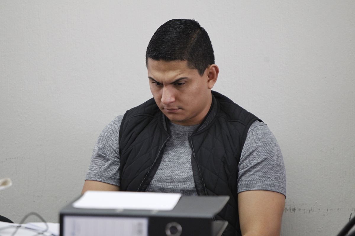 Jabes Meda durante la audiencia de este lunes en el juzgado octavo. (Foto Prensa Libre: Paulo Raquec).