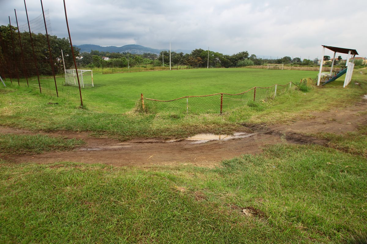 El área de los campos que buscan recuperar los vecinos se concedió en usufructo a la CDAG en 1992. (Foto Prensa Libre: Hemeroteca PL)