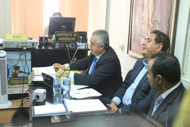 El empresario Gustavo Alejos escucha la negación de su libertad condicional en el Juzgado Sexto Penal. (Foto Prensa Libre: Esbin García)