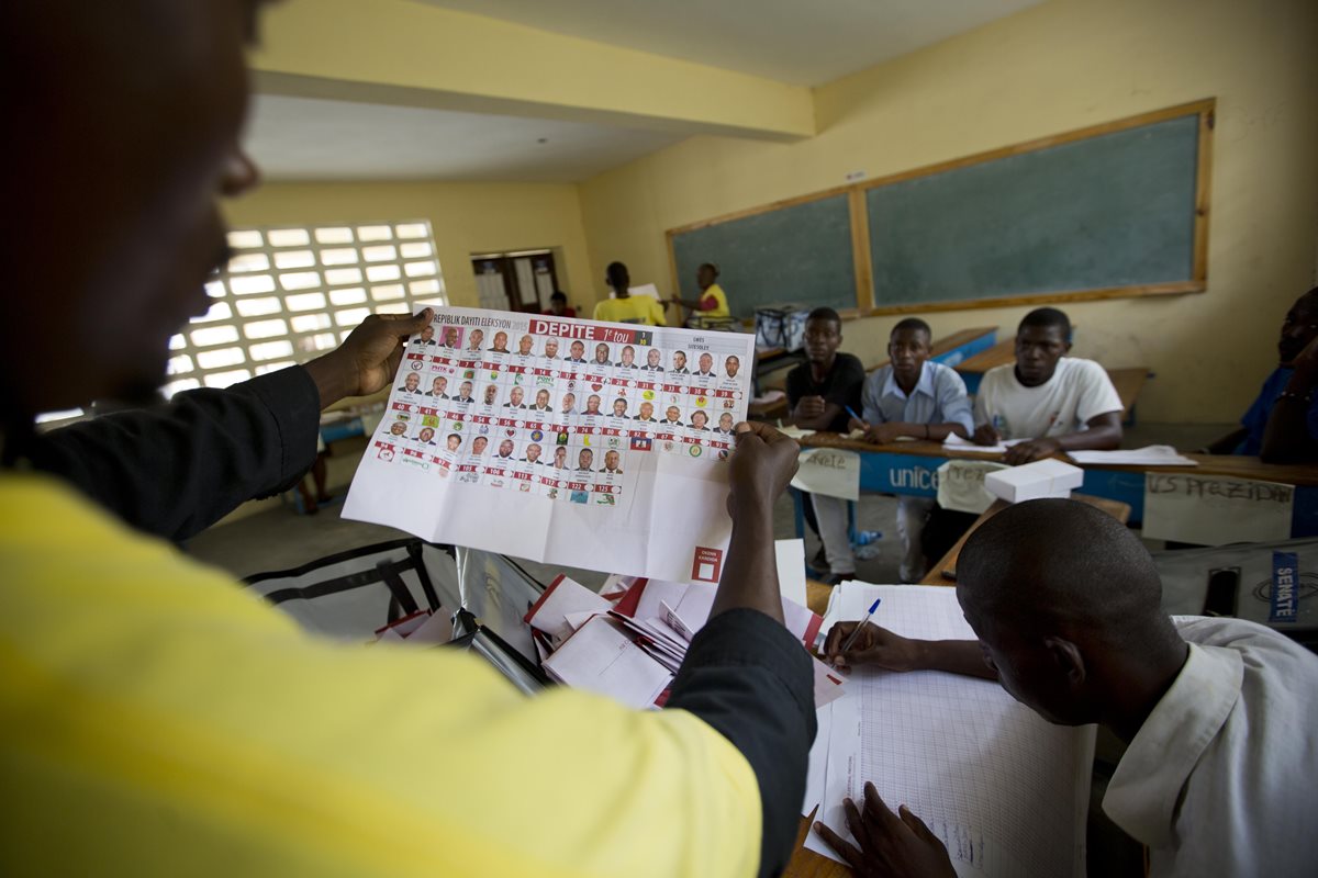 Haitianos votan en las legislativas. (Foto Prensa Libre: AP)