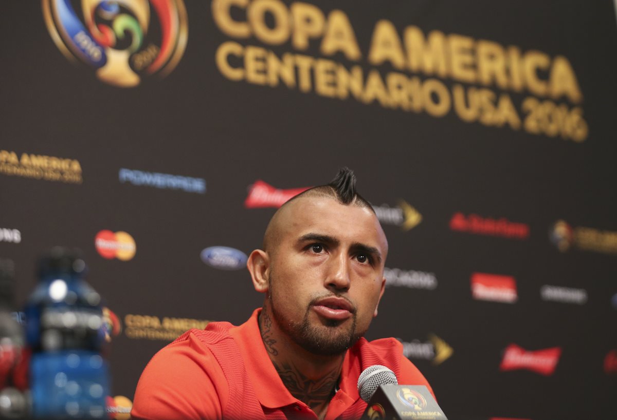 El chileno Arturo Vidal durante la conferencia de prensa en el previo del juego de "la Roja" contra Argentina que se disputará esta noche. (Foto Prensa Libre: EFE)