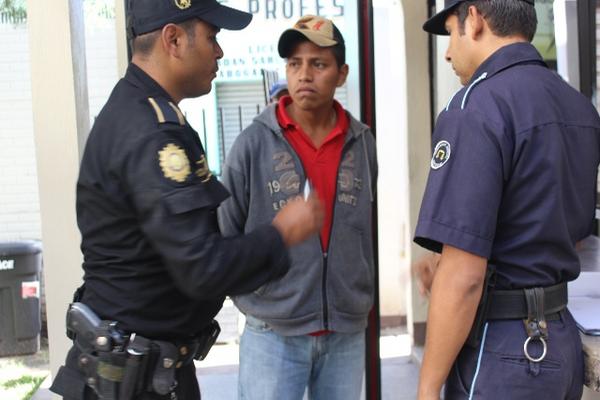 El detenido tenía orden de captura desde el 2010. (Foto Prensa Libre: Óscar González)