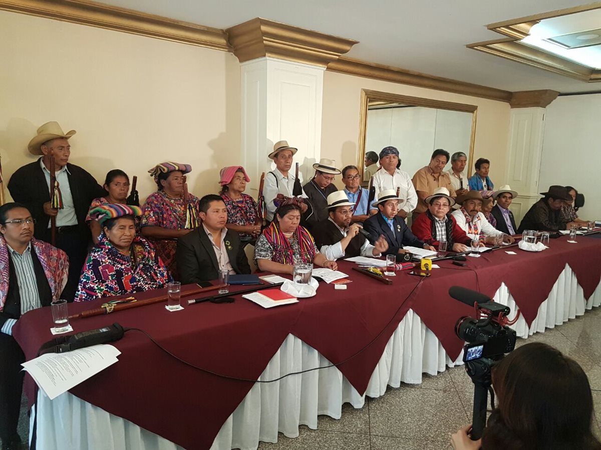 Autoridades indígenas del país fijan postura sobre las reformas constitucionales. (Foto Prensa Libre: Carlos Álvarez)