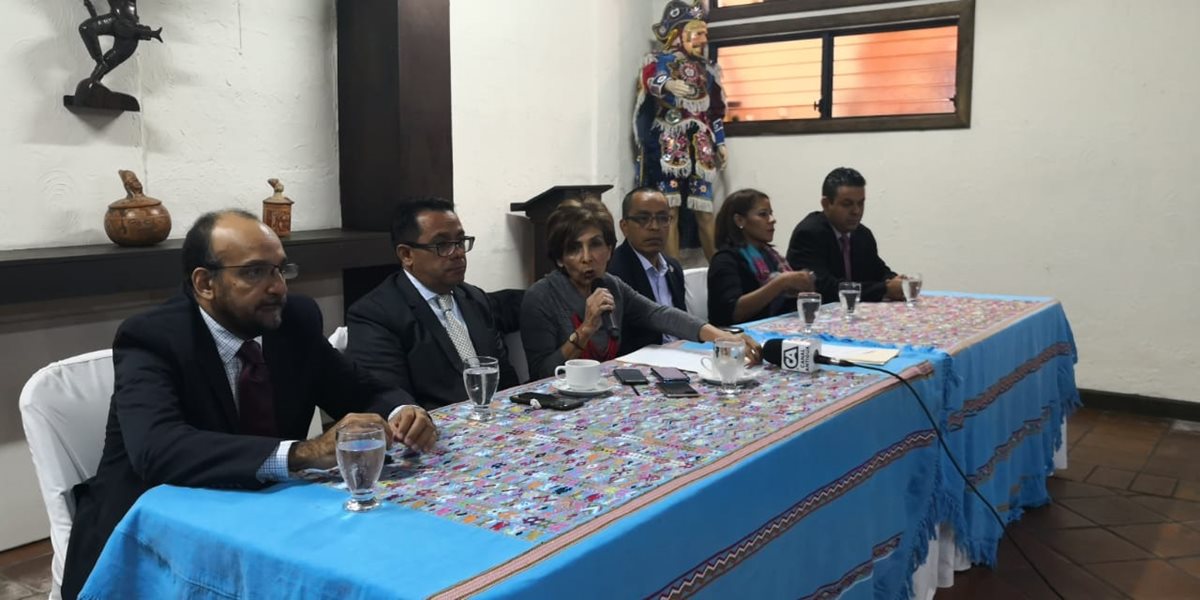 Encuentro por Guatemala informó que apoyará el presupuesto si se cumple con los compromisos hechos a la Usac, médicos y Organismo Judicial. (Foto Prensa Libre: Carlos Álvarez)