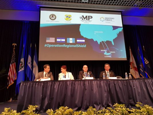En reunión en Miami de los jefes de las fiscalías de Guatemala, El Salvador y Honduras con el fiscal general adjunto de Estados Unidos, Keneth Blanco. (Foto: MP)