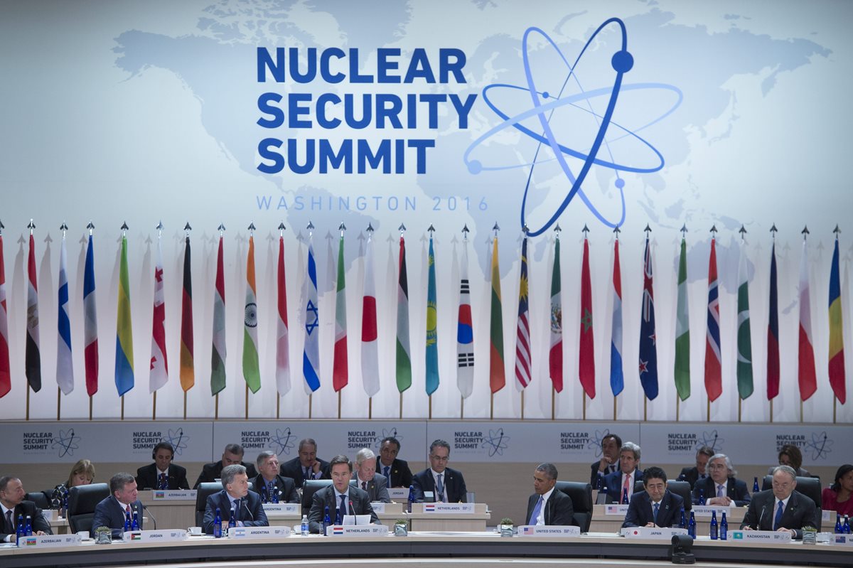 Jefes de Estado y ministros de las pontecias mundiales participan en la Cumbre Nuclear. (Foto Prensa Libre: EFE).