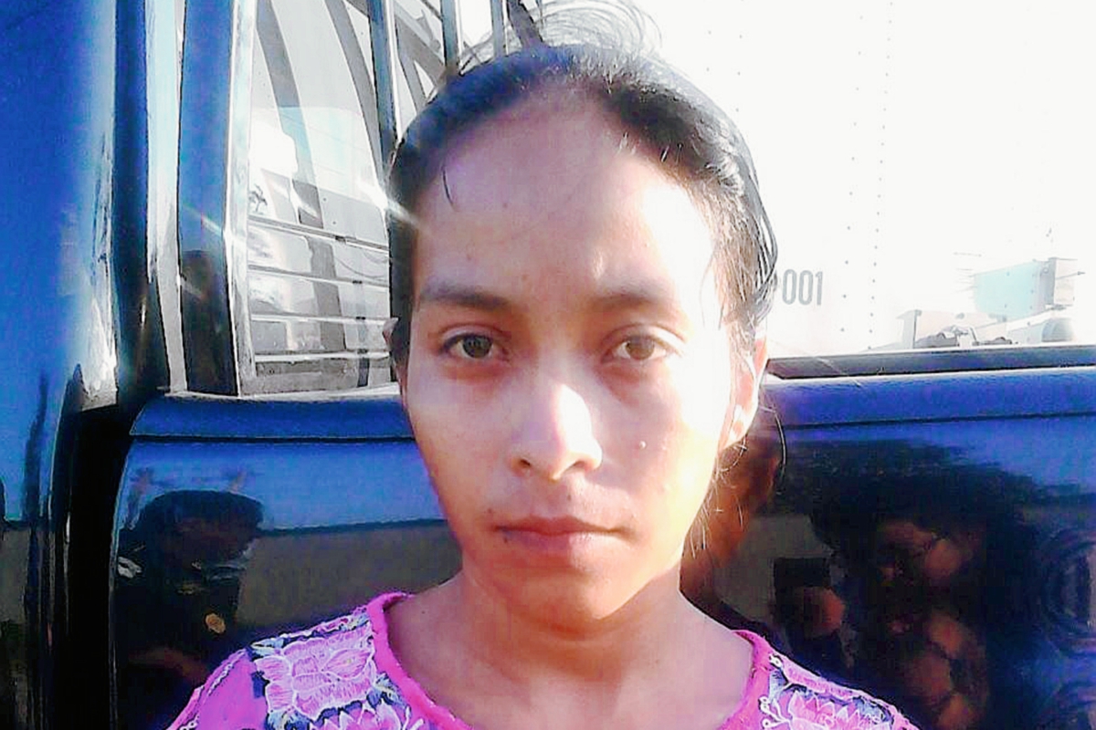 Elvira Ical  Botzoc, detenida en Sayaxché, Petén, por trata de personas. (Foto Prensa Libre: MP)