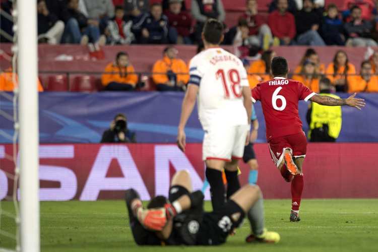 Thiago Alcántara anotó el gol de la victoria del Bayern Múnich en su visita al Sevilla. (Foto Prensa Libre: AFP)