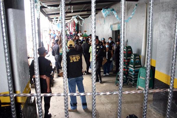 El presunto pastor evangélico fue detenido y trasladado a la prisión preventiva de hombres de Jalapa. (Foto Prensa Libre: Hugo Oliva)<br _mce_bogus="1"/>