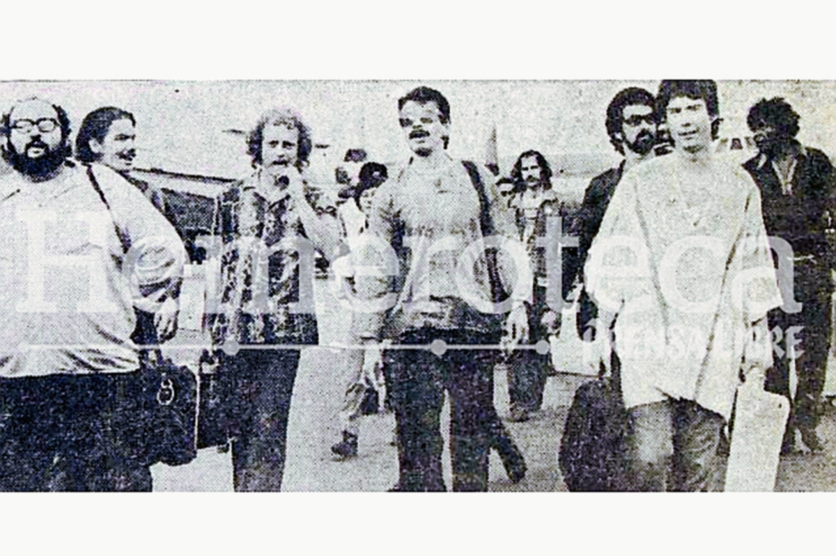 Santana y su banda arriba a La Aurora en 1973. (Foto: Hemeroteca PL)