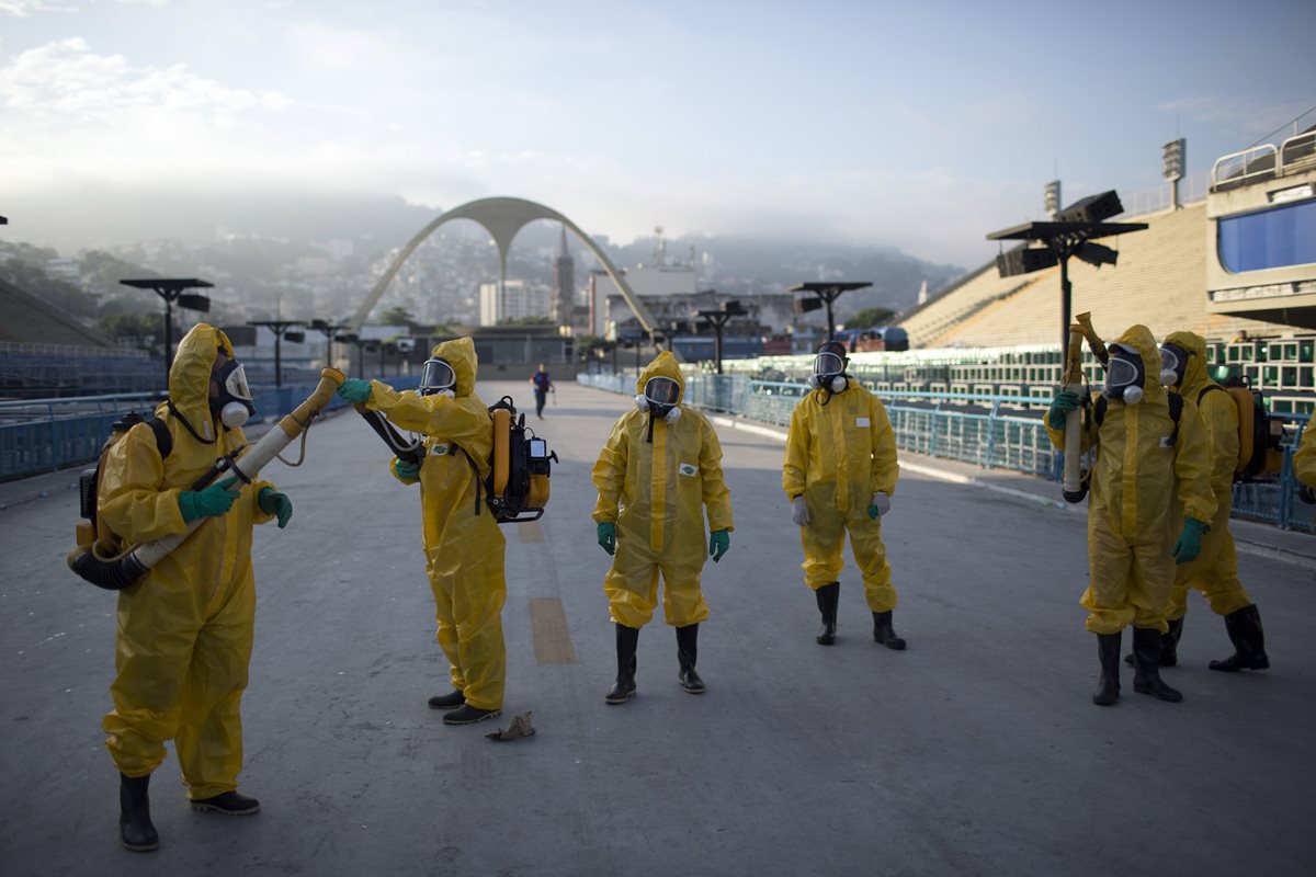 Brasil mantiene campaña para combatir el mosquito que transmite el zika. (Foto Prensa Libre: AFP)
