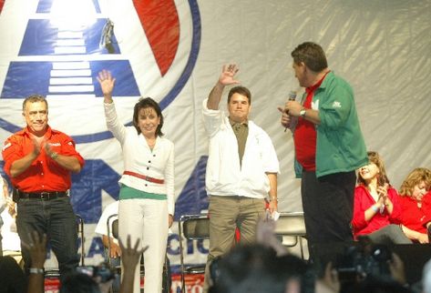 Sandra Torres y José Roberto Díaz-Durán son aclamados como candidatos de la alianza UNE-Gana.