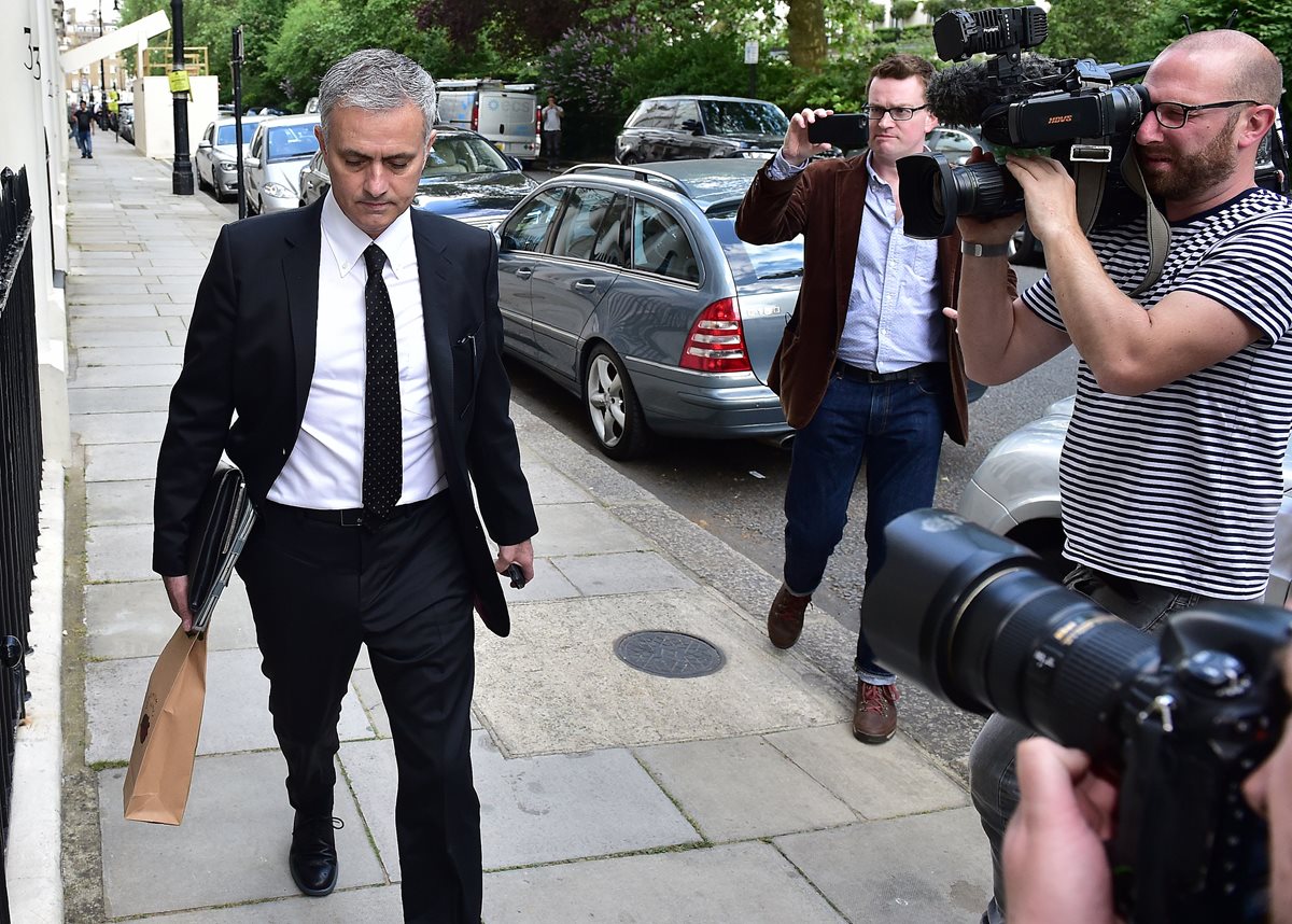 El técnico portugués José Mourinho llegó a un arreglo para dirigir en la próxima temporada con el Manchester United. (Foto Prensa Libre: AFP)