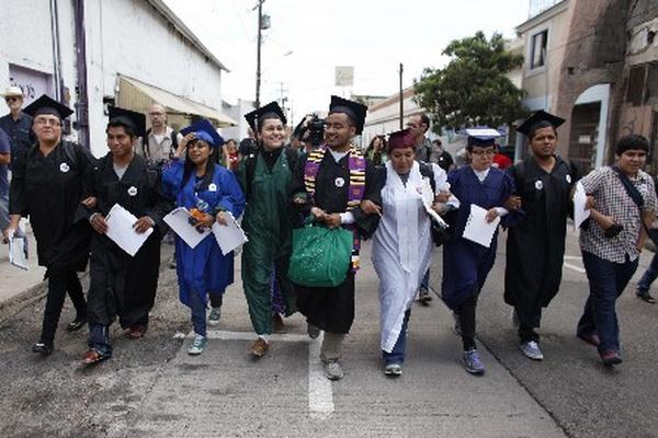 El 10 por ciento de solicitudes bajo la acción diferida son de centroamericanos. (Foto Prensa Libre: Archivo)