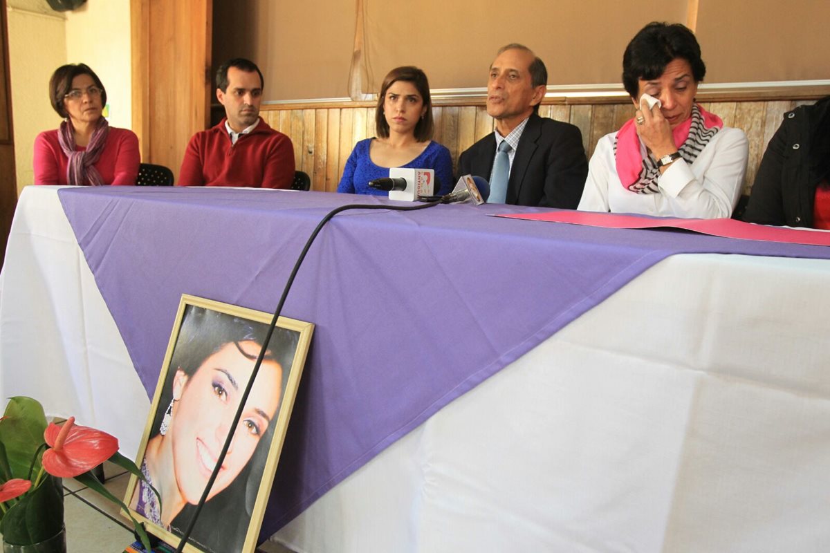 La familia Siekavizza pide que se envíe a juicio a Roberto Barreda señalado de matar a su esposa. (Foto Prensa Libre: Exbin García)