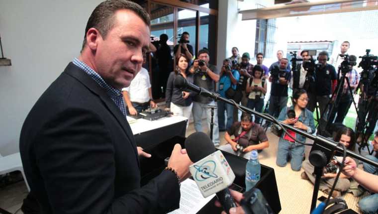 Alejandro Sinibaldi dio una conferencia de prensa donde anunció su retiro del PP. (Foto Prensa Libre: Paulo Raquec)
