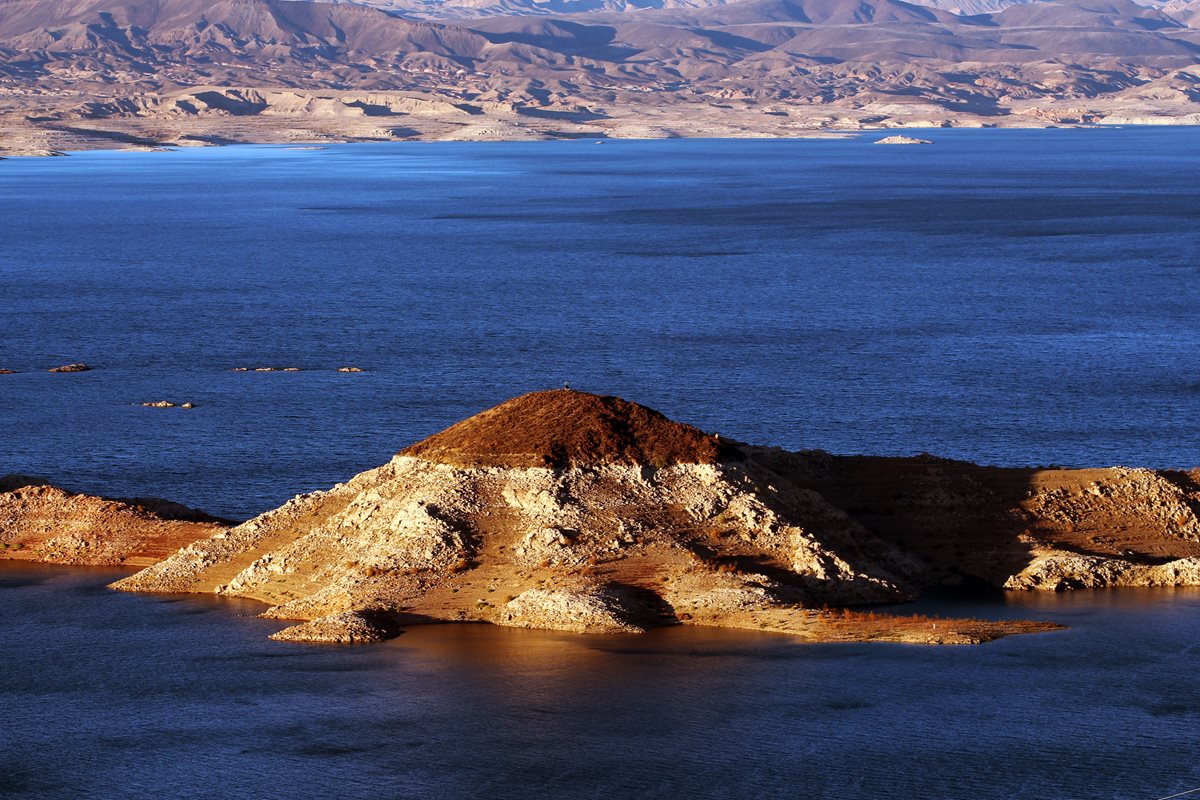 Panorámica del lago Mead, la mayor reserva de agua de EE. UU., que sufre su menor nivel en los últimos 40 años. (Foto Prensa Libre: EFE).