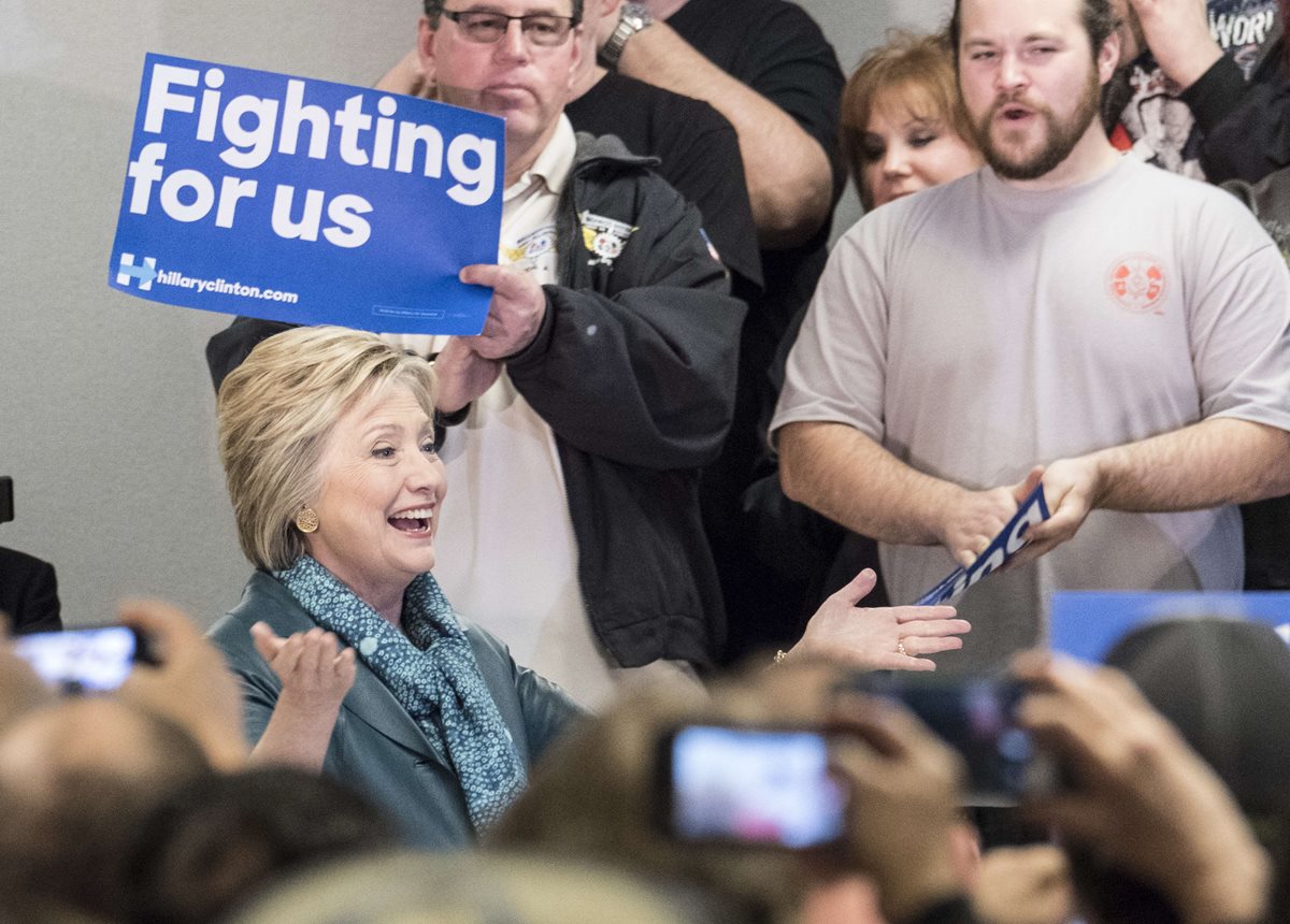 La demócrata Hillary Clinton gana las primarias en Arizona. (Foto Prensa Libre: AFP)
