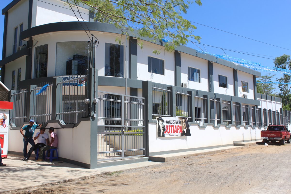 Edificio de Dideduc que permanece ocupado por docentes, en Jutiapa. (Foto Prensa Libre: Óscar González)