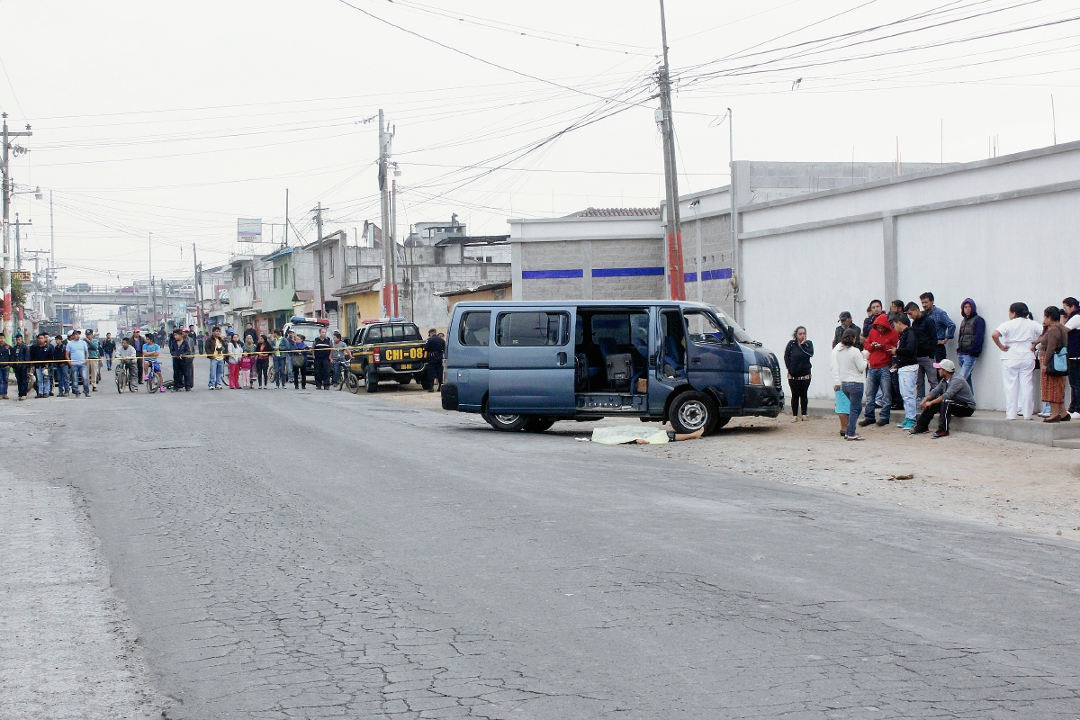 El hecho se registró en la carretera que de la cabecera de Chimaltenango conduce hacia San Andrés Itzapa. (Foto Prensa Libre: Víctor Chamalé)