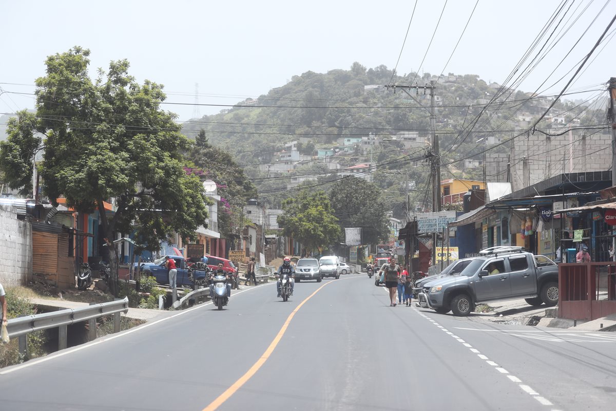 En las calles de Bárcenas, Villa Nueva, este lunes no se observó mayor presencia policial, en comparación con el viernes último.(Foto Prensa Libre: Erick Ávila)