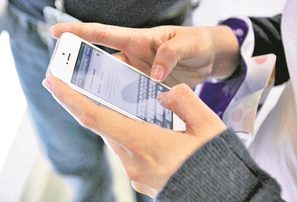 Varios usuarios reportaron quejas por no poder realizar llamadas. (Foto Prensa Libre: Esbin García)