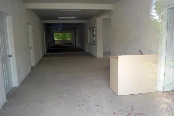 Así luce el interior del nuevo Centro de Salud Tipo B que se construyó en Guastatoya, el cual no ha sido habilitado.
