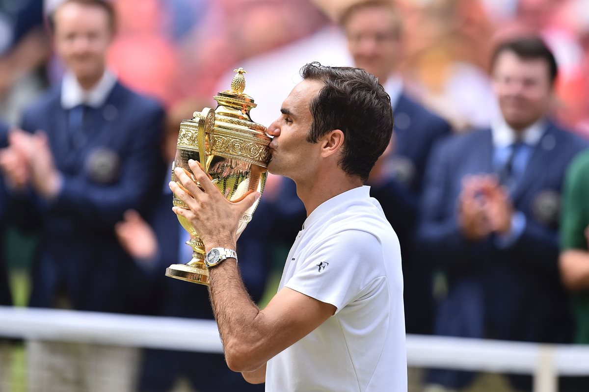 Roger Federer conquistó su octavo título de Wimbledon. (Foto Prensa Libre: AFP)