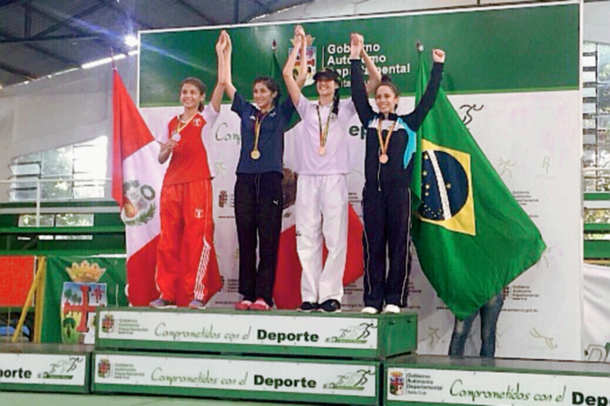 Elizabeth Zamora, última de la derecha, ganó la medalla de bronce. (Foto Prensa Libre: Cortesía Julio Morales).