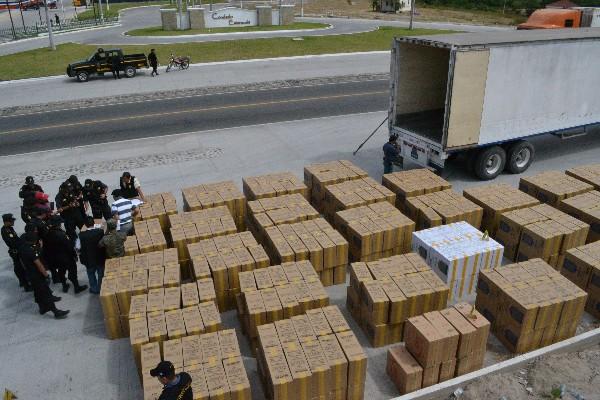 cigarrillos chinos de contrabando fueron decomisados en 560 cajas de 50 fardos.