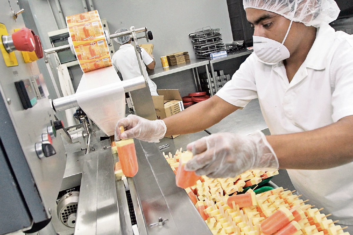 Más de 18 sabores y combinaciones ofrece en su catálogo Helados Rich, cuya fábrica se encuentra en Mixco. (Foto: Prensa Libre, Álvaro Interiano).