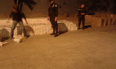 Foto MP Policía resguarda las cajas encontradas en el cisterna