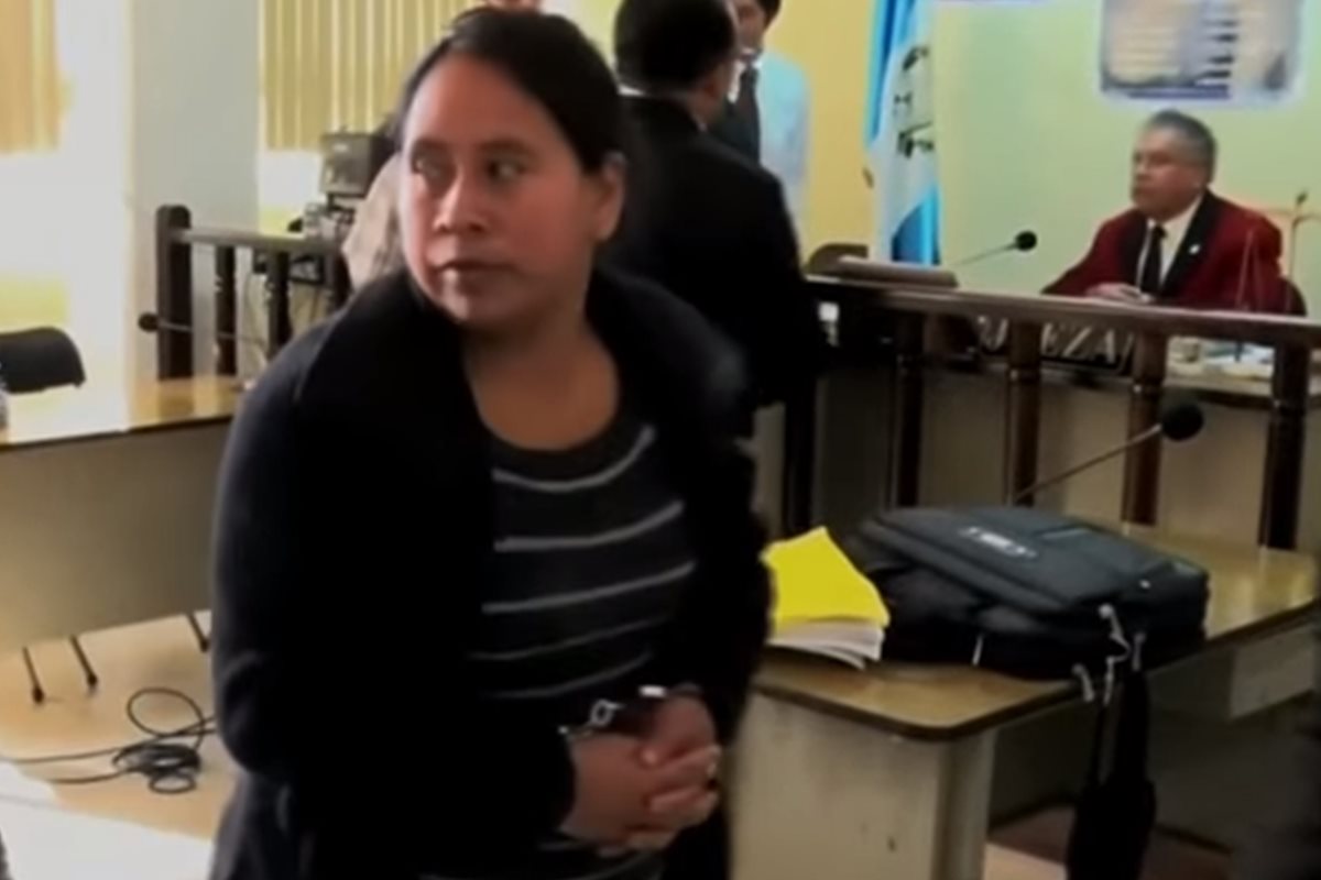 Sandra Amarilis Orozco Méndez fue hallada culpable de los delitos de lesiones leves y maltrato contra personas menores de edad. (Foto Prensa Libre: Whitmer Barrera)
